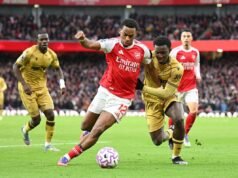 Por que o Arsenal x Crystal Palace está sendo disputado com uma semana de atraso?