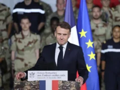 França planeja construir novo porta-aviões, Macron dirige tropas baseadas no Golfo