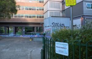 Um homem morreu após ser esfaqueado em um prédio de apartamentos em Fitzroy, Melbourne