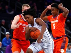 Robert Wright bate uma tremenda buzina para coroar o retorno completo, levantando o número 10 da BYU, ultrapassando Clemson