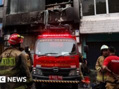 Pelo menos 22 pessoas morreram em um incêndio em um escritório em Jacarta, confirmou a polícia