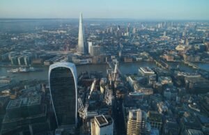 FTSE 100 supera rivais europeus à medida que a decisão sobre taxas de juros dos EUA se aproxima