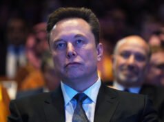 O imigrante africano Elon Musk solta besteiras racistas sobre imigrantes africanos