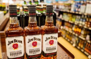 Jim Beam fecha destilaria de Kentucky por um ano enquanto as tarifas de Trump atingem duramente