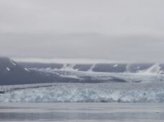 Um terremoto de magnitude 7,0 sacode áreas remotas ao longo da fronteira com o Canadá