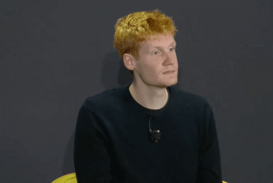 Por que o CEO da Cursor acredita que a concorrência da OpenAI, a Anthropic não esmagará sua startup