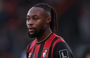 Andoni Iraola retorna em meio a crescentes especulações sobre a saída de Antoni Semenio em janeiro