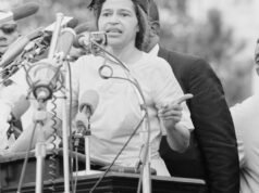 Fotos nunca antes vistas de Rosa Parks durante a marcha de Selma foram descobertas