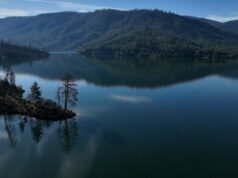 Atualização do nível de água do reservatório da Califórnia conforme o lago sobe 6 pés em um dia