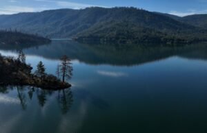 Atualização do nível de água do reservatório da Califórnia conforme o lago sobe 6 pés em um dia