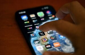 A administração Trump planeja uma verificação de mídia social de cinco anos para visitantes