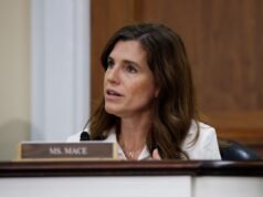 A republicana da Carolina do Sul, Nancy Mays, atacou o incidente no aeroporto