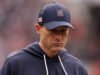 Bears HC Ben Johnson dá um choque de realidade nos playoffs da NFL após derrota para o Packers