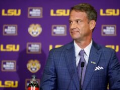 Lane Kiffin toma uma decisão importante sobre os treinadores da LSU se juntarem a Ole Miss para a corrida CFP