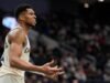 Giannis convocou uma reunião de equipe com companheiros de equipe do Bucks em meio a rumores comerciais explosivos
