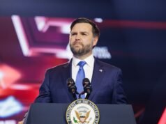 JD Vance pretende canalizar Charlie Kirk no Turning Point USA AmericaFest