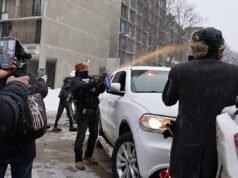 Agentes federais usam spray de pimenta contra multidão no bairro somali de Minneapolis em meio à repressão de Trump