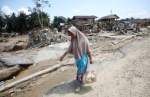 Número de mortos em inundações na Indonésia sobe para 900