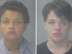 Dois adolescentes da Flórida acusados de atrair uma menina de 14 anos para a floresta para atirar e incendiá-la