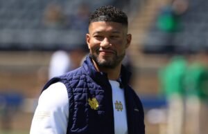 Notre Dame CFP anuncia notícias do major Marcus Freeman após falta