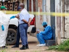 Doze pessoas, incluindo três crianças, morreram em um tiroteio em um bar não licenciado