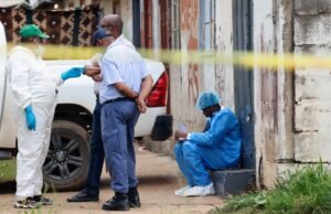 Doze pessoas, incluindo três crianças, morreram em um tiroteio em um bar não licenciado