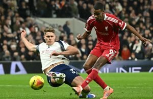 Arne Slott insatisfeito com Micky van de Ven após lesão de Alexander Isak: ‘Um desafio imprudente’