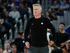 Warriors HC Steve Kerr dividiu os dois jogadores no time