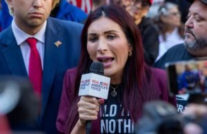 Laura Lumer prevê que as eleições de meio de mandato serão um ‘banho de sangue’ para os republicanos depois que o prefeito de Miami ficou chateado