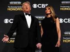 Trump brincou sobre renomear o Kennedy Center com seu próprio nome enquanto ocupava o centro do palco no show de honra