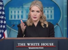 A Casa Branca ficou na defensiva quando questionada sobre como o bilionário Trump poderia pedir aos americanos comuns que limitassem os presentes de Natal às crianças.