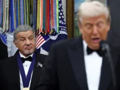 Kennedy Center homenageia artistas de festivais, mas Trump rouba os holofotes