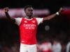 Bukayo Saka diz que o Arsenal está prestando muito pouca atenção à busca pelo Man City