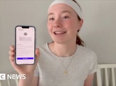 Veja adolescentes australianos experimentando as mídias sociais no primeiro dia da proibição