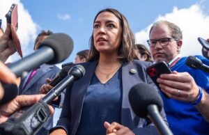 O AOC mantém silêncio sobre o prazo climático de 2030 para a expiração do New Deal Verde