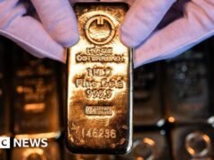 Os preços do ouro subiram acima de um máximo recorde de US$ 4.400