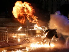 Protestos eclodem contra o governo albanês por acusações de corrupção