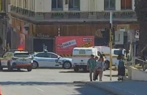 Perth Traffic: Pedestre atropelado por ônibus, Wellington Street fechada na Barrack Street em CBD