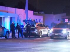 Um homem gravemente ferido após ser esfaqueado no OG Hotel em Klamzing, Adelaide