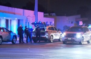 Um homem gravemente ferido após ser esfaqueado no OG Hotel em Klamzing, Adelaide