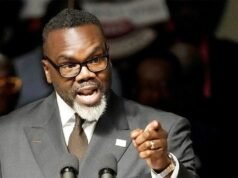 O prefeito de Chicago, Brandon Johnson, pode vetar o orçamento de 2026, arriscando paralisação