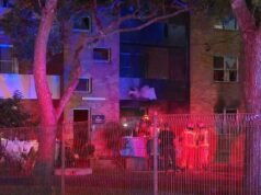 Duas mulheres foram forçadas a pular de uma varanda para escapar de um incêndio dentro de uma unidade de Riverwood em Sydney