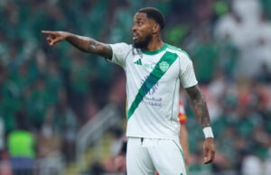 Ex-astro da Premier League Ivan Toney é preso por dar cabeçada em caçador de selfies em bar de Londres