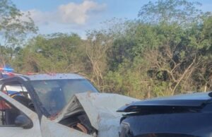 Uma criança também ficou ferida em uma colisão frontal entre um carro e um caminhão na MGC-135