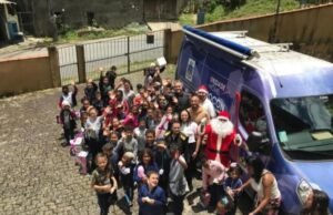 Mais de 500 estudantes de Petrópolis recebem presentes de Natal Solidário