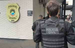 Um jovem preso por sequestrar repentinamente um estudante universitário foi mantido na prisão por oito horas