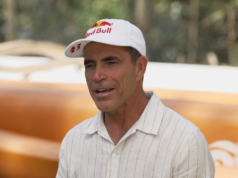 Carlos Berle garante que vai voltar a surfar na Nazaré depois de queda espectacular com onda enorme: ‘A minha equipa salvou-me a vida’