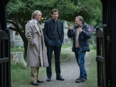 O diretor Rian Johnson estava em um ‘lugar sombrio’ enquanto escrevia a nova sequência de ‘Knives Out’