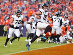 Trevor Lawrence, Jaguars sufocando a defesa do Broncos quebrou a seqüência de 11 vitórias consecutivas do Denver, colocando o número 1 da AFC em disputa.
