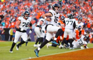 Trevor Lawrence, Jaguars sufocando a defesa do Broncos quebrou a seqüência de 11 vitórias consecutivas do Denver, colocando o número 1 da AFC em disputa.